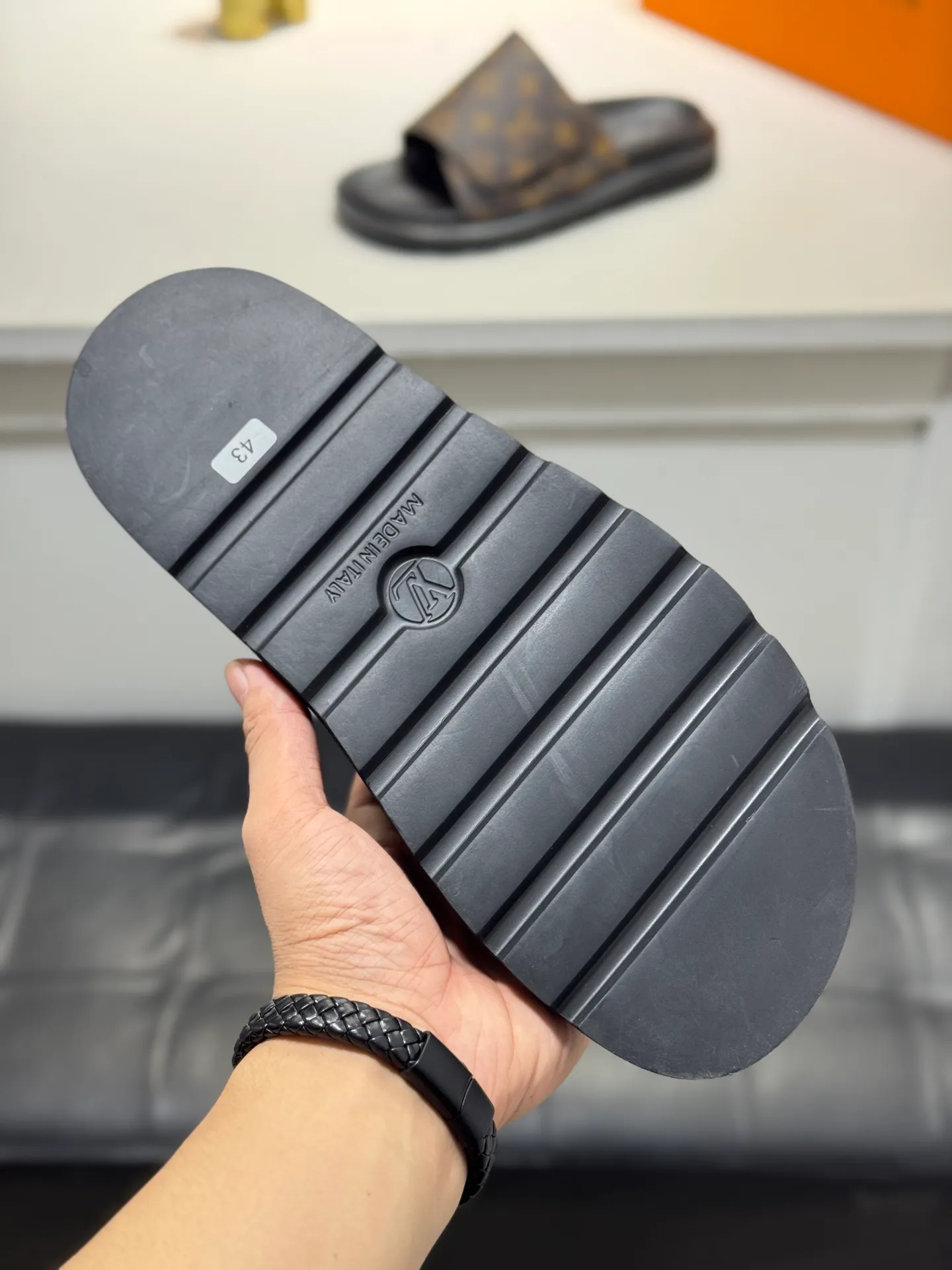 Men's Men's Shoes💰360 [New Style]🦇🦇Top Original [Louis Vuitton] Slippers for Couples👫Spring and Summer Style🎯🎯As an active family in the fashion industry ⭐ Lv takes bold innovation as its true nature ⚡Fabric and floral with hardware🔥Clean and neat ⚡Fashionable and elegant🌹Multiple colors available Size: 36-44 (45. Customized